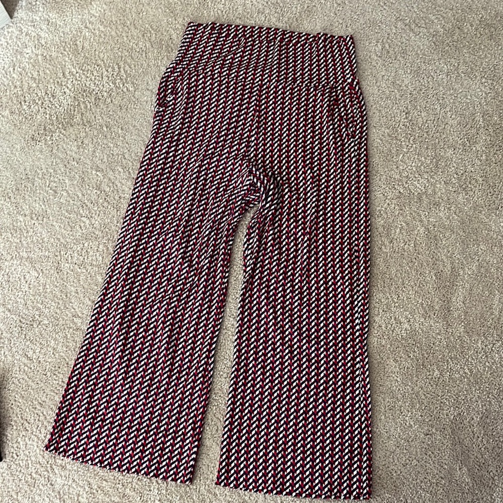 cabi Kelly Wide Leg Crop - Navy Red Cream Pattern Pants stretchy Trousers